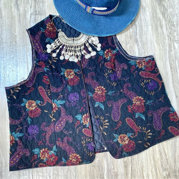 ✨ MADE in CANADA upcycled vintage quilted boho vest w paisley southwestern vibe - Picture 12 of 14